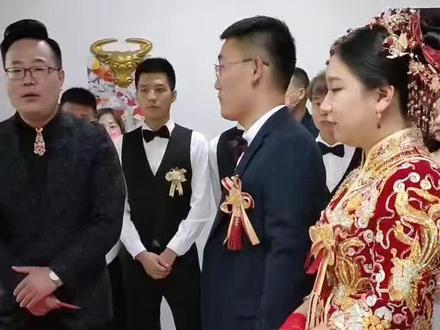 教科书式改口敬茶,准新郎点赞收藏🔥#改口 #婚礼搞笑瞬间 #婚礼
