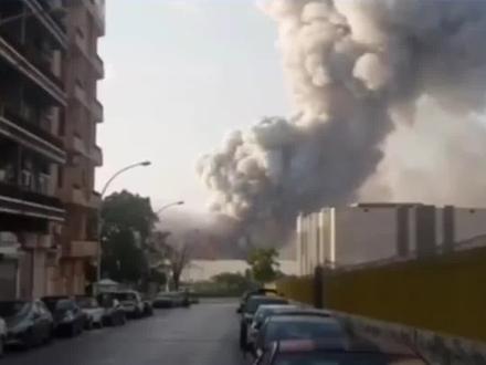 #突发 战争#残酷揪心#泰柬打仗视频曝光,镜头下的真实场景让人揪心,远比你想象还残酷,这场忽然爆发的冲突到底因何而起?你觉得这场冲突又会持续多久?