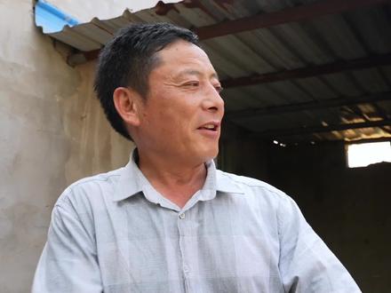 老爸“吐槽”老妈不会卖瓜,大手一挥叫上盼盼卖瓜去!这腼腆的爷俩能行吗?