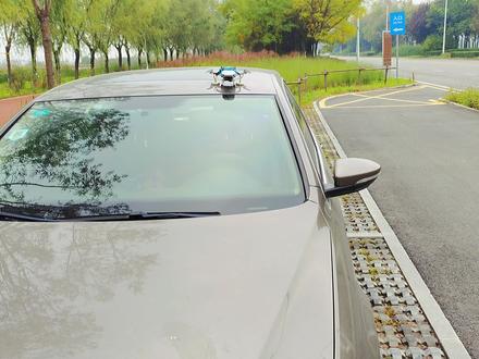 今天我测试无人机固定在车顶上是否牢靠