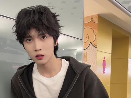 2.10杭州出发🛫哥哥你可以放心了 你的小马给你找到了🥹@王培延baby🐲 #王培延 #潮男 #机场穿搭