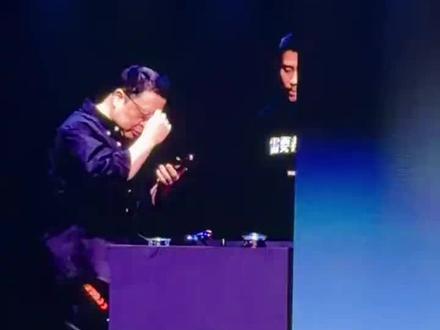 罗永浩被豆包锤破防了! 罗永浩在十字路口科技春晚上最搞笑的一幕,和豆包激辩四分钟锤子手机好不好,最后老罗被AI锤破防了,全场大笑!
#罗永浩被豆包锤破防了 #罗永浩科技春晚 #上抖音精选直击罗永浩科技春晚 #跨年科技局 #抖音知识年终大赏