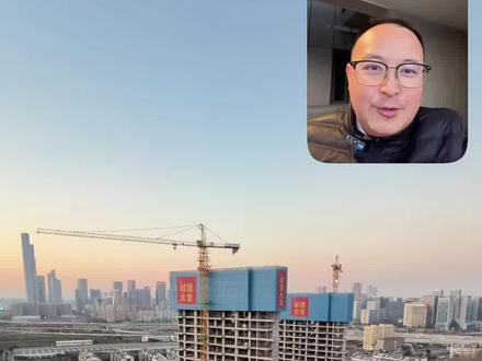 还没开始卖房就封顶啦,雨核G09欣悦云邸 还没开始卖房就封顶了,雨核新房第四代住宅#欣悦云邸,今天2月8号其中一栋楼封顶了,小区总高24层做了6栋楼,面积为99平和118三房两卫,132平四房两卫,预计三四月份首开,想了解更多详细信息和最新动态,欢迎加入雨花买房交流群#雨核 #雨花核心区 #雨花新房 #上热门