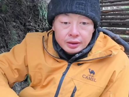 决赛第17天下午:熊二面对媒体夸下海口,永不言退,坚持到底#讨论 #荒野求生 #万万没想到 @荒野熊二(存栋)小号