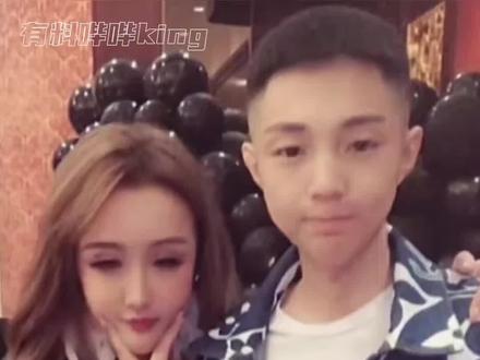 老辈子喊麦祖师爷 出去玩一圈归来还是二十啷当岁#高迪 #万岁山 #文旅 #抽象 #搞笑