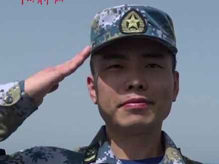 后续来了!亚丁湾偶遇之后,中国海军护航编队信号兵云端回复韩船长。#守护