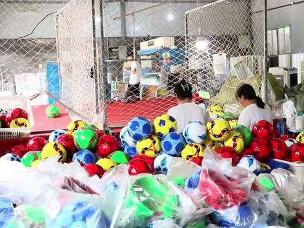 手工缝制的足球是怎么生产制造出来的?一起走进工厂看其制作过程 #足球 #足球生产过程 #工厂生产 #工艺流程