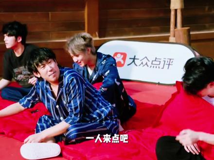 用最松弛的线条、画最接地气的快乐!睡衣+包子=灵魂暴击#灵魂画手日常 #手绘治愈系 #简笔画创作 #松弛感画画