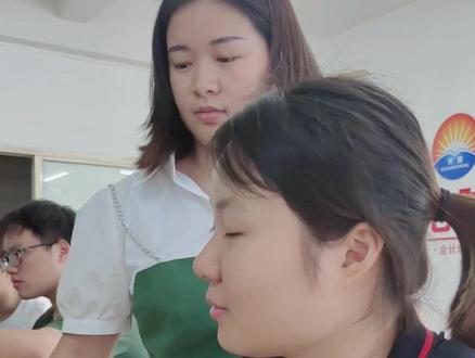 日期更改格式,文字变斜线一步到位#办公技巧 #office办公技巧 #零基础学电脑