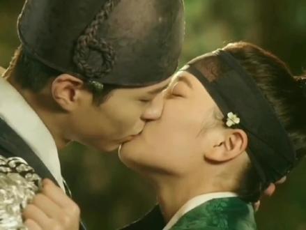 世子殿下深情告白,女子打开心门换上女装#云画的月光 #人人视频