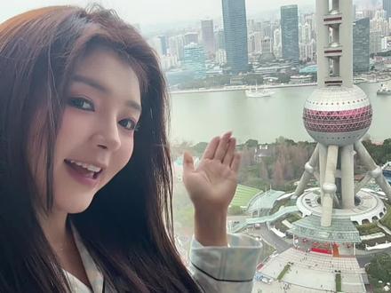 今天不减肥,主打就是吃吃喝喝,欢迎收看我在上海狂吃旋转自助餐的一天!#放纵餐 #日常vlog