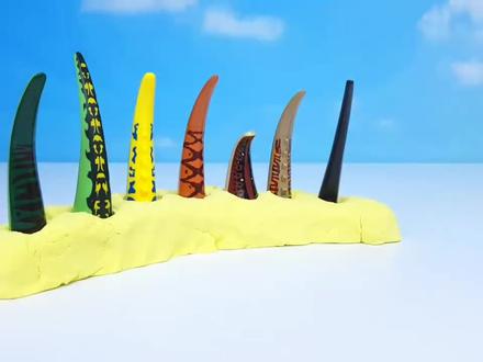 霸王龙和迅猛龙来到沙滩寻找尾巴,然后去神奇仓库寻找恐龙头