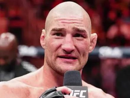 吧主:干掉奇马耶夫,再次成为冠军!#奇马耶夫 #吧主斯特里克兰 #ufc #mma @摩托党涛哥(格斗迷)