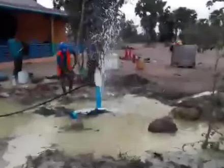 近千口水井滋润柬埔寨村庄 #柬埔寨