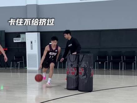 挡拆投射|每一处停顿都是关键/视野阅读防守人位置|挤过/穿过不同处理|实战模拟/还原场景#训练师唐天天 #实战篮球 #CUBAL #抖音年度球风PK