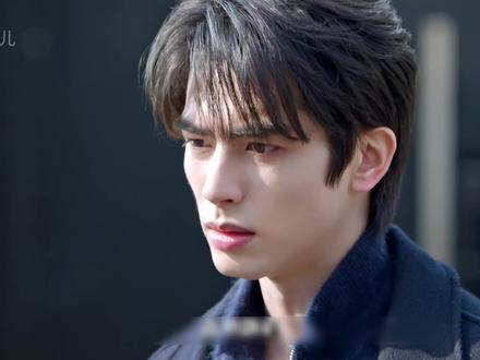 恨了两年才发现,恨错了人,爱对了人。#骄阳似我曦光爸回应识人不清 #骄阳似我林屿森终于要到名分了 #我在高铁偶遇林屿森 #宋威龙好而看之帅而气之男而神之 #聂曦光是让人一见钟情的骄阳