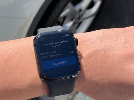 手机或iwatch都可以远程启动我的车子。