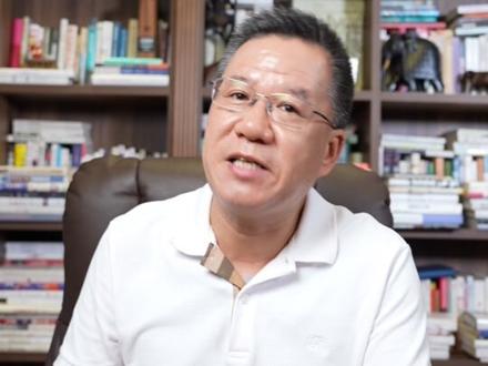 许家印离了杨惠妍捐了,这是玩“金蝉脱壳”要跑?#恒大回应许家印离婚传闻 #恒大地产发布公告 #碧桂园 #许家印婚姻状况引发关注