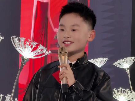 婚礼现场带来一首我要找到你点燃现场氛围#婚礼现场 #婚礼主持人洪浩轩 #少年派主持人洪浩轩 #洪浩轩 #有趣的婚礼环节