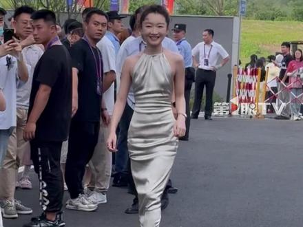 7月3日,2025上合组织国家电影节在重庆永川启幕,周冬雨谈很喜欢重庆,吃了很多重庆美食,火锅、小龙虾、麻辣鱼、小面等等!#2025上合组织国家电影节亮相永川#媒体精选计划