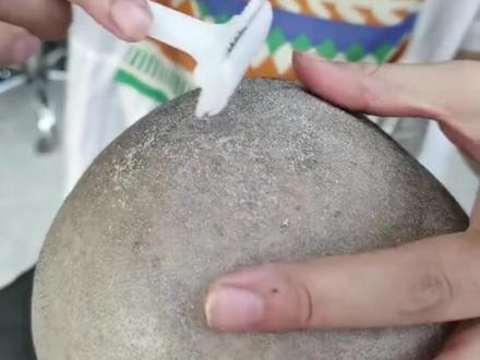 为什么我们喜欢给女人剃光头?真实原因在这里#白发转黑