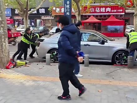 路边停车收费究竟合不合法? 路边停车收费由谁收费才合法呢?#路边停车 #江门停车 #停车收费 #路边停车收费 #江门车主