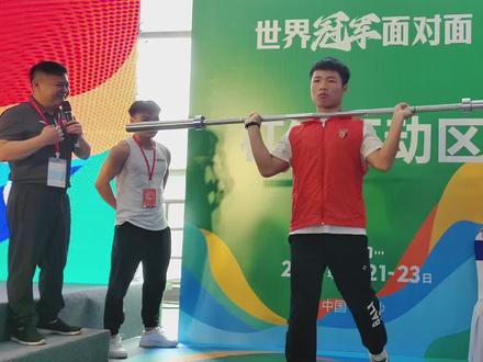 湖南最强私教!奥运冠军龙清泉指导健身者举杠铃#体育精神 #享受运动带来的快乐 #是时候展现真正的技术了