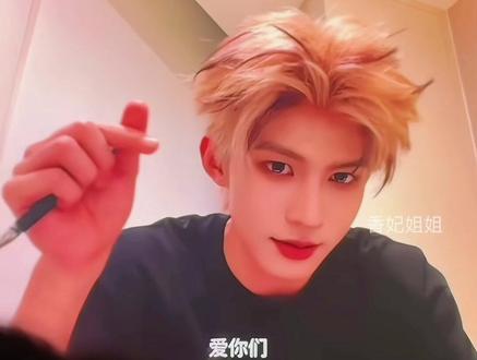 虽然很感动 但是云宝你又没有叠你蓝色的被子哟 #云旗 #演唱会 #上热门 #VCR
