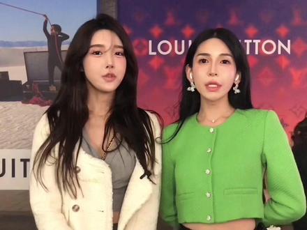 19岁千万级粉丝网红,喜欢纯情乖巧的男生,不在乎对方条件。#美女 #街访 #女神 #好看的小姐姐 #颜值