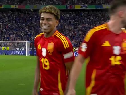 2.868亿欧!巴萨小将亚马尔登顶身价榜,三大超巨破2亿欧!#亚马尔#姆巴佩#哈兰德