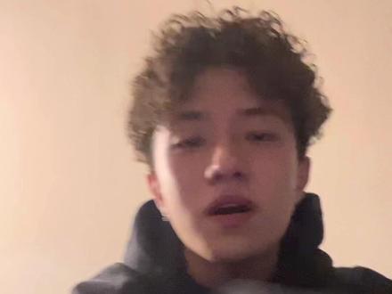 给大家来唱一个
《心理作用》抒情鼻炎版
#高糊画质 #卷毛 #气氛到这了 #大帅哥 #MultiGame