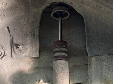 《底盘件更换中》江淮瑞风更换下支臂 后减震防尘套!#汽车保养与维修 #抖音记录修理工的日常 #专业维修保养 #汽车服务行业 #底盘异响