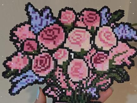 鲜花会枯萎 但是拼豆花不会💐 你愿意花两小时为自己做这束花嘛💐
图纸老师@九离(在备考中…)
#拼豆花束 #diy手工礼物花束 #手工是无法替代的浪漫 #花束拼豆 #格力特