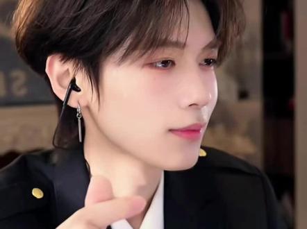 生怕奈儿吃醋 恩盛花式哄人#上热门 #孙恩盛 #哄人 #奈儿 @孙恩盛