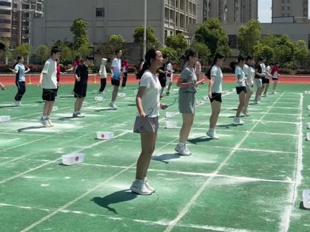 中考体育跳绳考试现场,一分钟跳绳男生:180个满分女生:172个满分,没有满分的同学可以参考! #中考体育#南昌同城#中考#跳绳 #江西给力体育