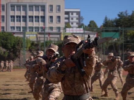 跟随这本特殊的“士兵笔记”走进新兵成长历程!