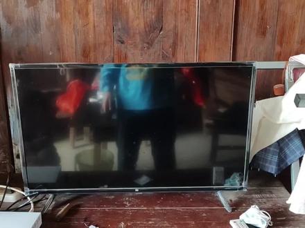 1.点击设置 >2.找到通用设置>3.把TV换成AV或者HDMI(三根线的就选择AV或视频,是大头线就选择HDMI,HDMI也分两三根,可以一根一根来试)>4.平时怎么进入机顶盒电视的就在正常进一次。#电视机 #设置 #梁师傅电器