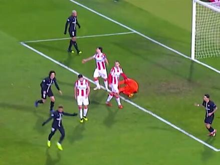 微笑然后进球,这就是#内马尔的反击方式!