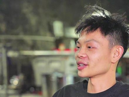 很荣幸采访火爆全网的烤鸡少年#少年烤鸡#火爆全网#三叔公