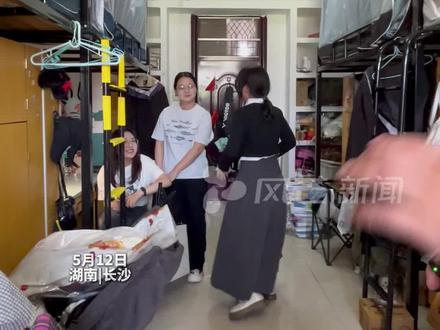 湖南师大学霸寝室100%“研”值拉满,522寝室 全寝保研“上岸”女孩张艳鑫和张艺兴谐音 所以考到长沙。 #湖南师大学霸寝室 #全寝保研 #社会热点 #社会关注