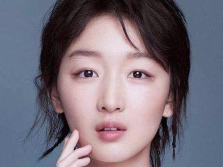 周冬雨的颜值在现实中算得上“校花”级别,30岁的“少年感代言人”#周冬雨 #周冬雨许凯 #少年感