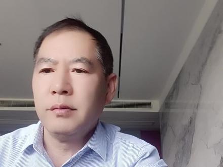 云南省教育主管部门对五一小长假期间违规补课两所学校的处理再一次给众多胆大的学校和老师敲响了警钟,你的违规成本有多大,你的学校领导,教育主管部门分管领导都会被追责,问责。假期违规补课,违规给学生订教辅资料,体罚和变相体罚学生等师德师风底线要守住,这次的整顿绝对不再是一阵风,从教育部到省教育厅态度明确,谁践踏红线处理谁,切记切记!!!