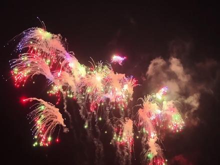 七彩祥云 说好的七彩祥云呢😭一千就几十秒,这钱真的很好赚……