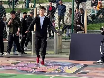 #杨舒予 #中国女篮 #无畏金兰
帅哭我了,加油ysy,期待你和姐姐一起征战wnba赛场!
@杨舒予YsY @Monster北京女篮 @NIKE篮球