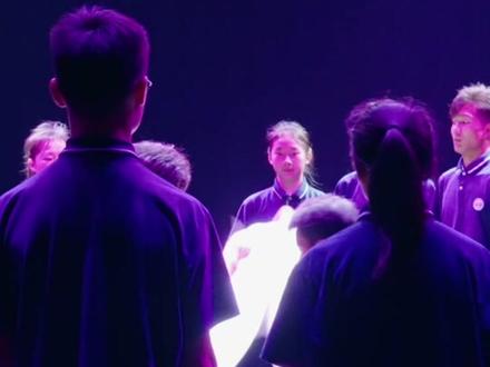 县三中舞蹈社团改编“反校园欺凌”题材舞蹈《雪崩》,他们用肢体语言诠释:“当雪崩时,没有一片雪花是无辜的。”愿所有人都能被这个世界温柔以待。(来源:砚山县第三高级中学 马智群 王宇宁)#反校园霸凌 #舞蹈#校园生活