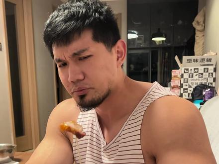吵架以后肌肉男是这样道歉的……#家庭日常 #孙良轩 #健身 #情侣 #日常