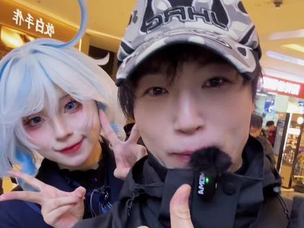 和芙宁娜一起听歌?!原神FES结束后别忘记打卡这里!!! 旅行者们参加完原神FES,记得来个芙芙一起听歌,1.1-1.3活动期间和一日店长合影互动还可以领取限定周边!!
#原神 #二次元 #芙宁娜 #原神芙宁娜耳机 #原神FES