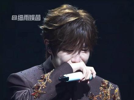 本兮去世10年后,再看演唱会上公开为她写亲笔信的徐良,等了十年,才用这场万人合唱帮她圆梦#徐良 #本兮 #创作者 #内容启发搜索 #影娱热点团