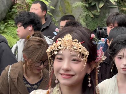 一个是惊愕的错爱~一个是明显的偏爱!#夏不萌 #牛奶麻袋 #辛大壮壮 #三个人的友谊