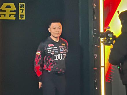 这手势什么意思? #台球 #独牙 #决金 #薛珍麒 #吕劲松